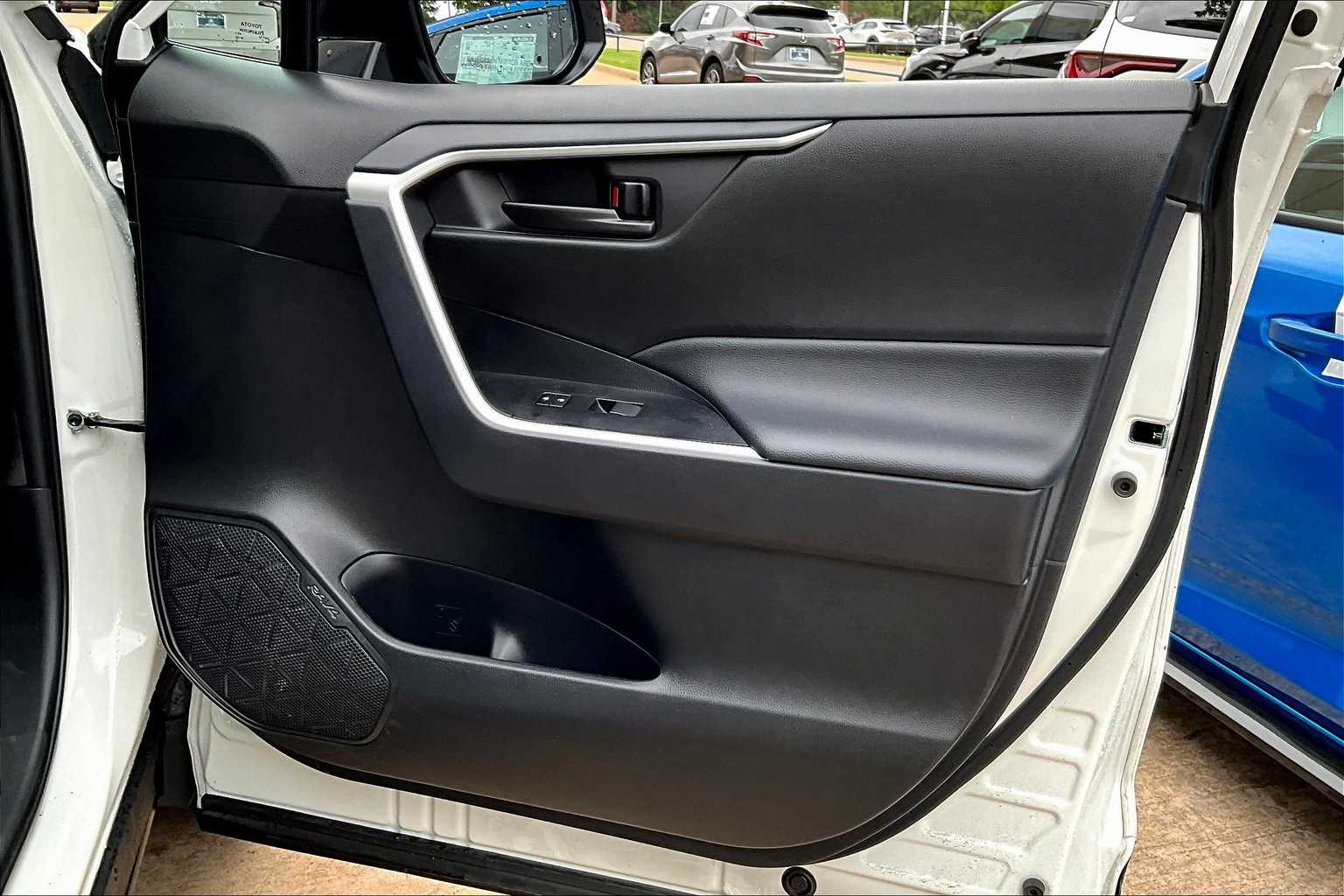 2025 Toyota RAV4 LE photo 18