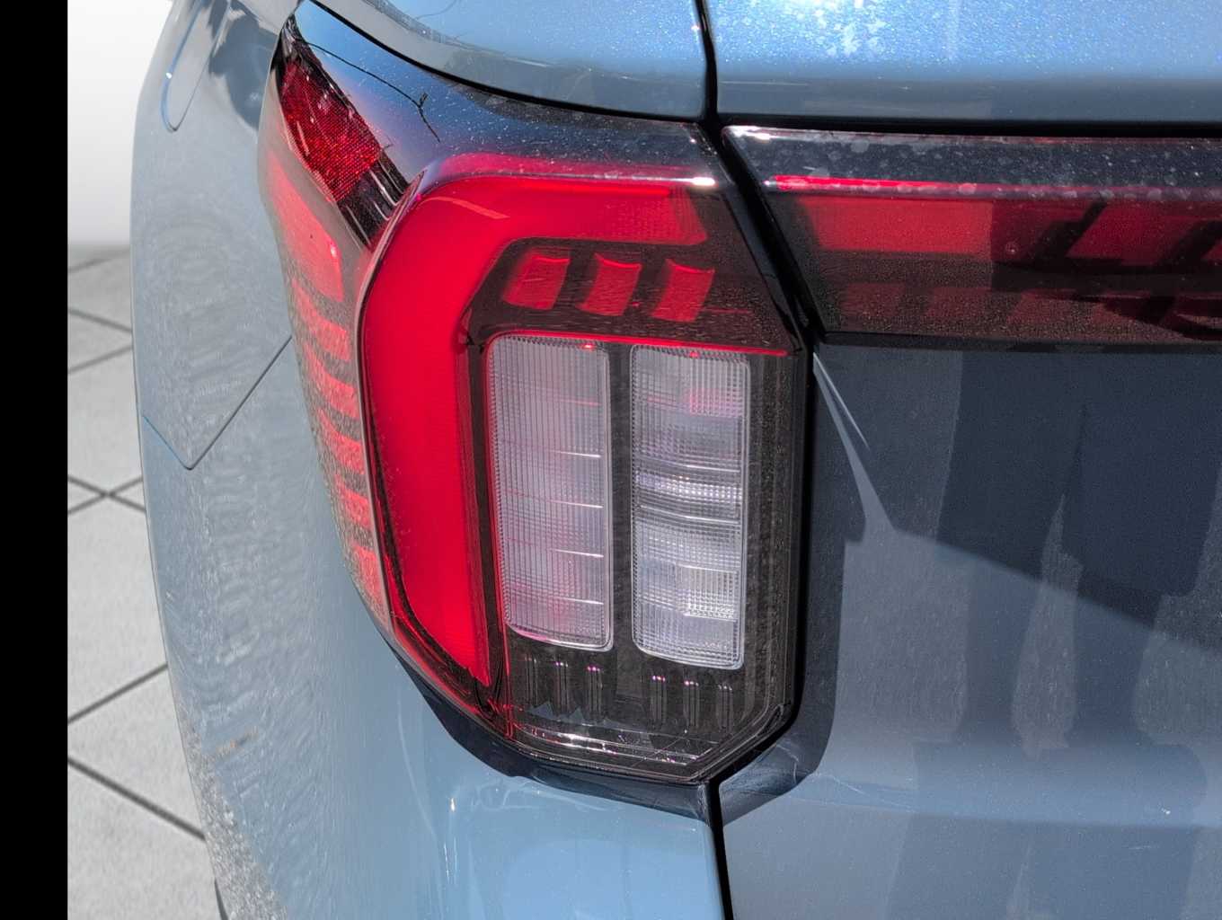 2025 Ford Explorer photo 16