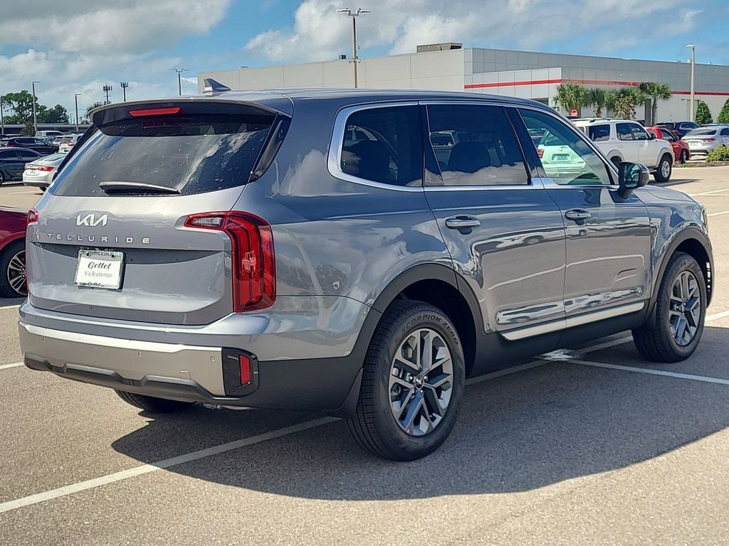 2025 Kia Telluride LX photo 2