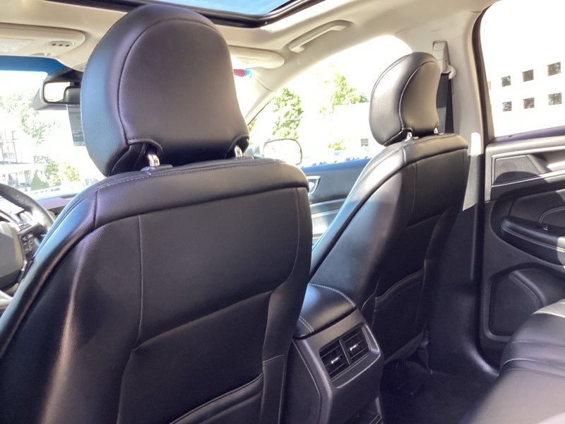 2019 Ford Edge Titanium photo 24