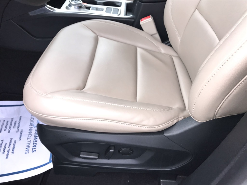 2024 Ford Explorer XLT photo 12