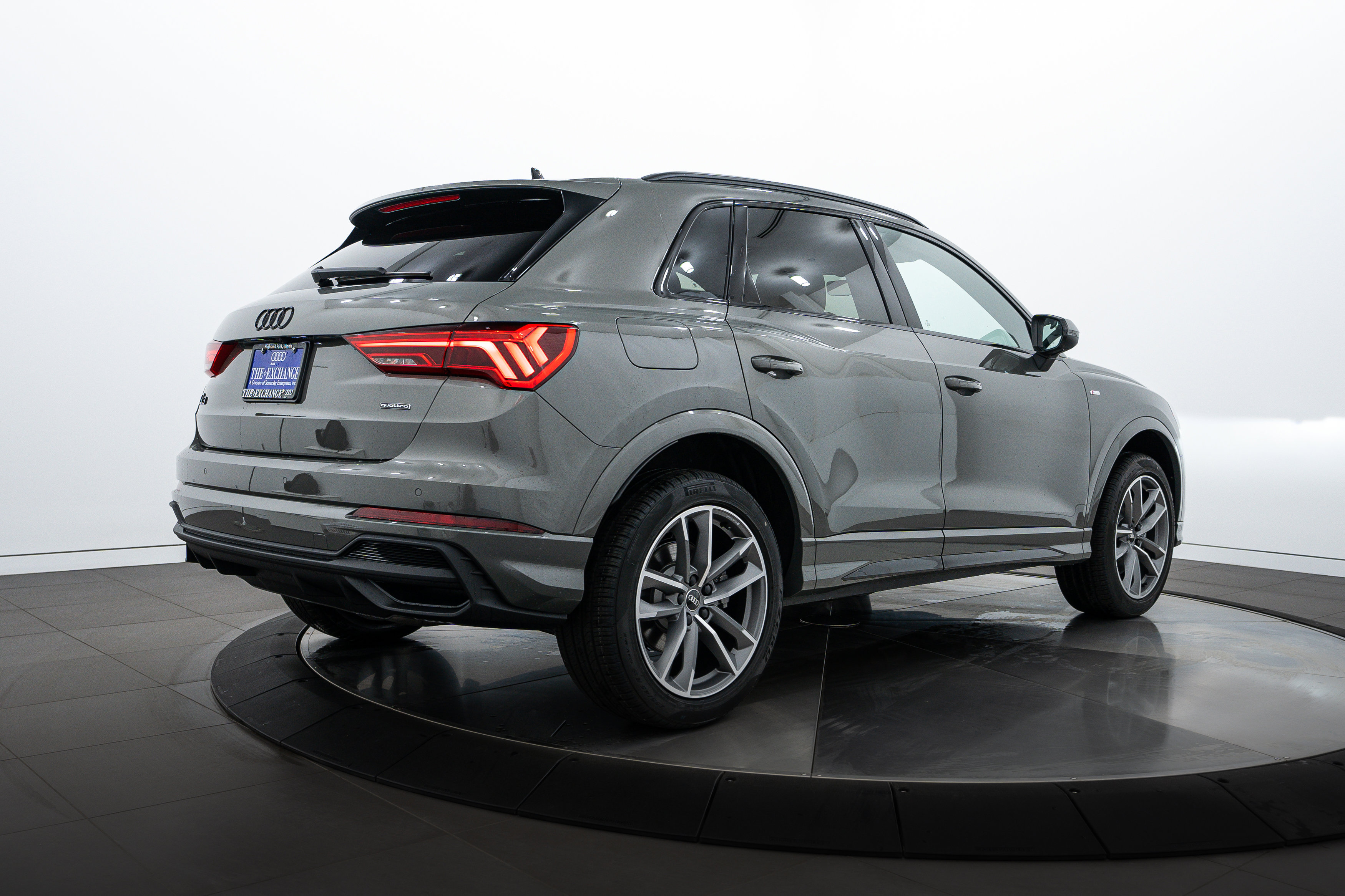 2025 Audi Q3 S line Premium photo 4
