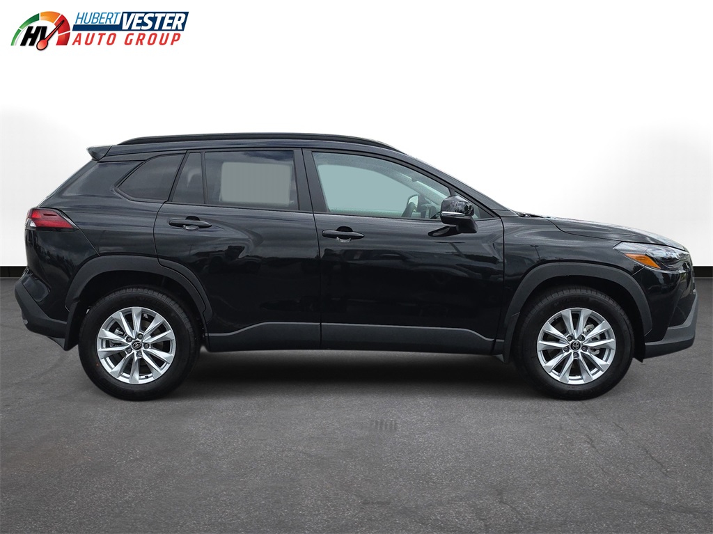 2026 Toyota Corolla Cross LE photo 4