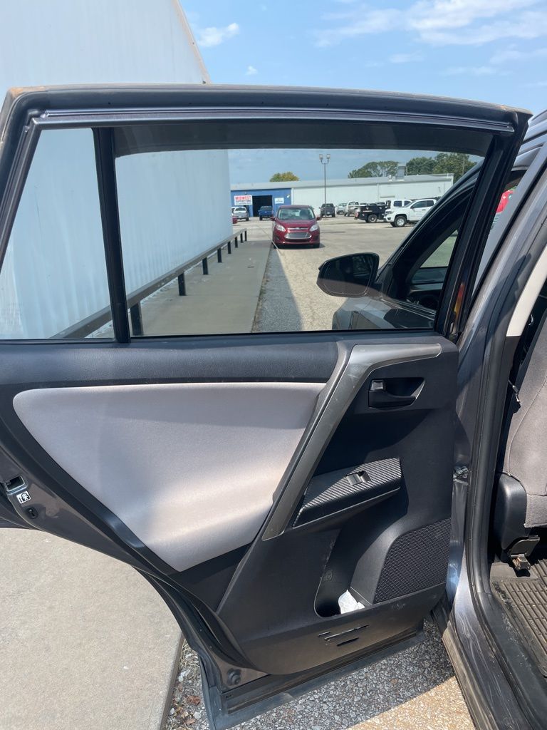 Used 2014 Toyota RAV4 LE with VIN JTMZFREV3ED032701 for sale in Hutchinson, KS