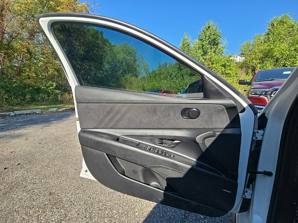 2022 Hyundai Elantra N Base photo 18