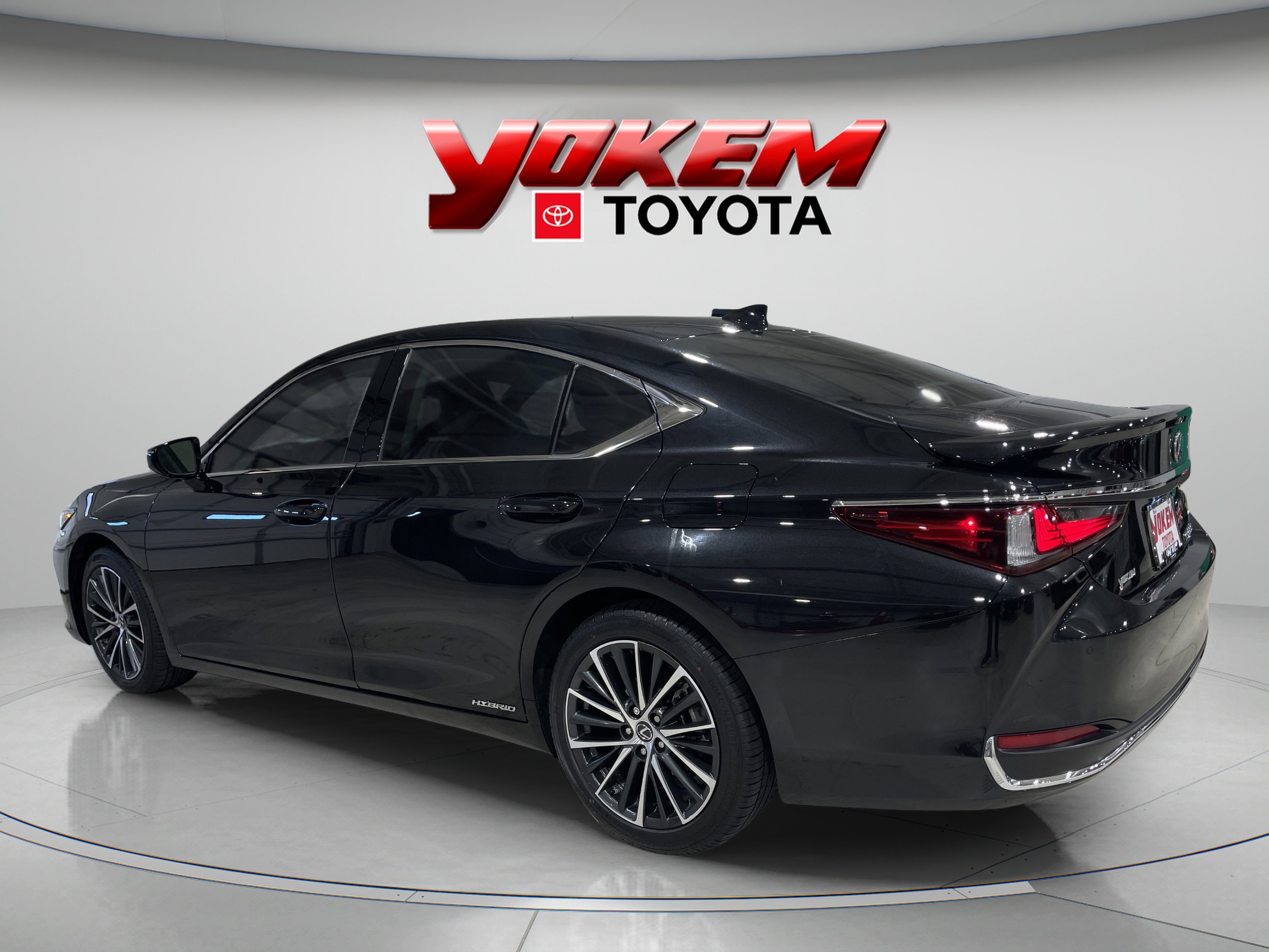 2022 Lexus ES 300h photo 3