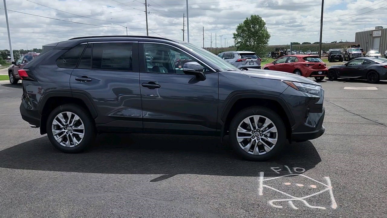 2025 Toyota RAV4 XLE Premium photo 6