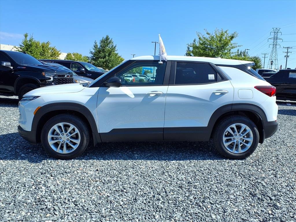 2026 Chevrolet Trailblazer LS photo 2