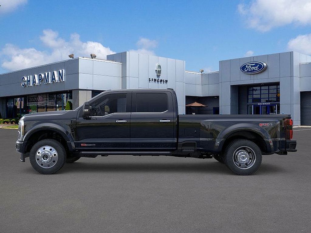 2026 Ford F-450 Platinum photo 2