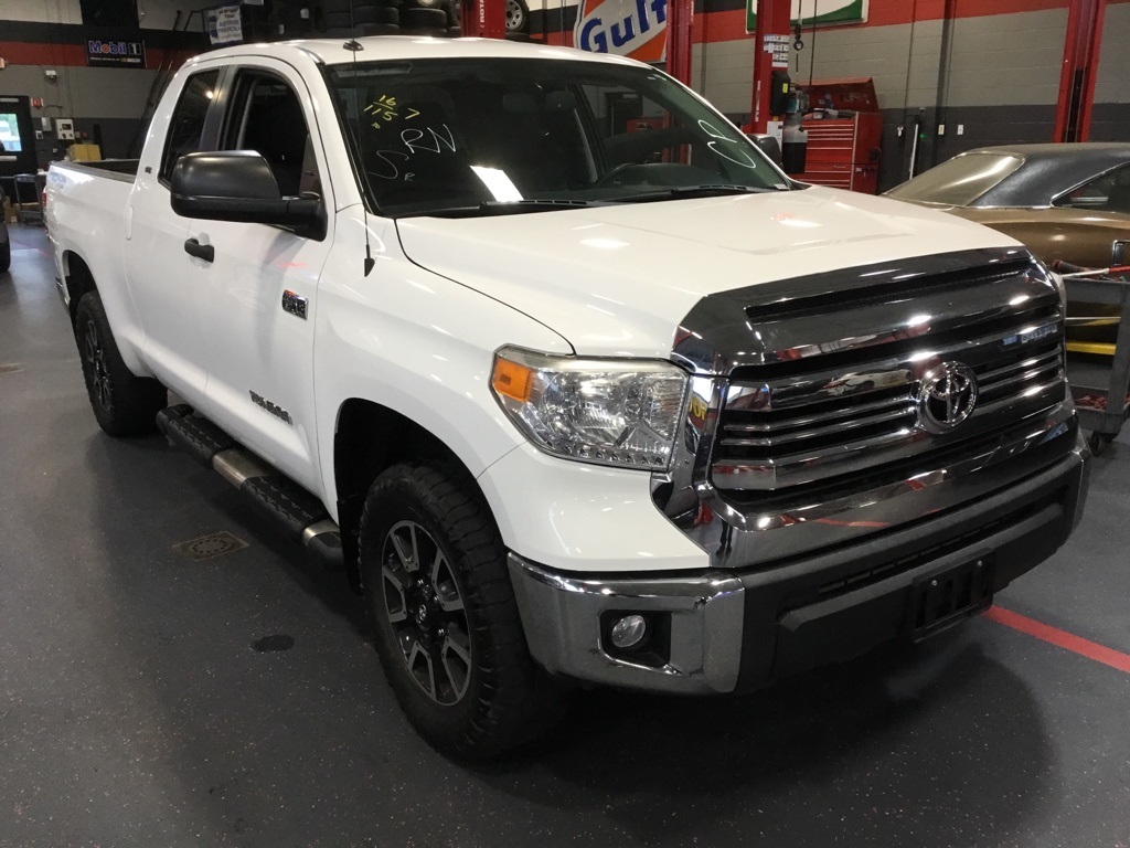 2016 Toyota Tundra TRD Pro photo 2