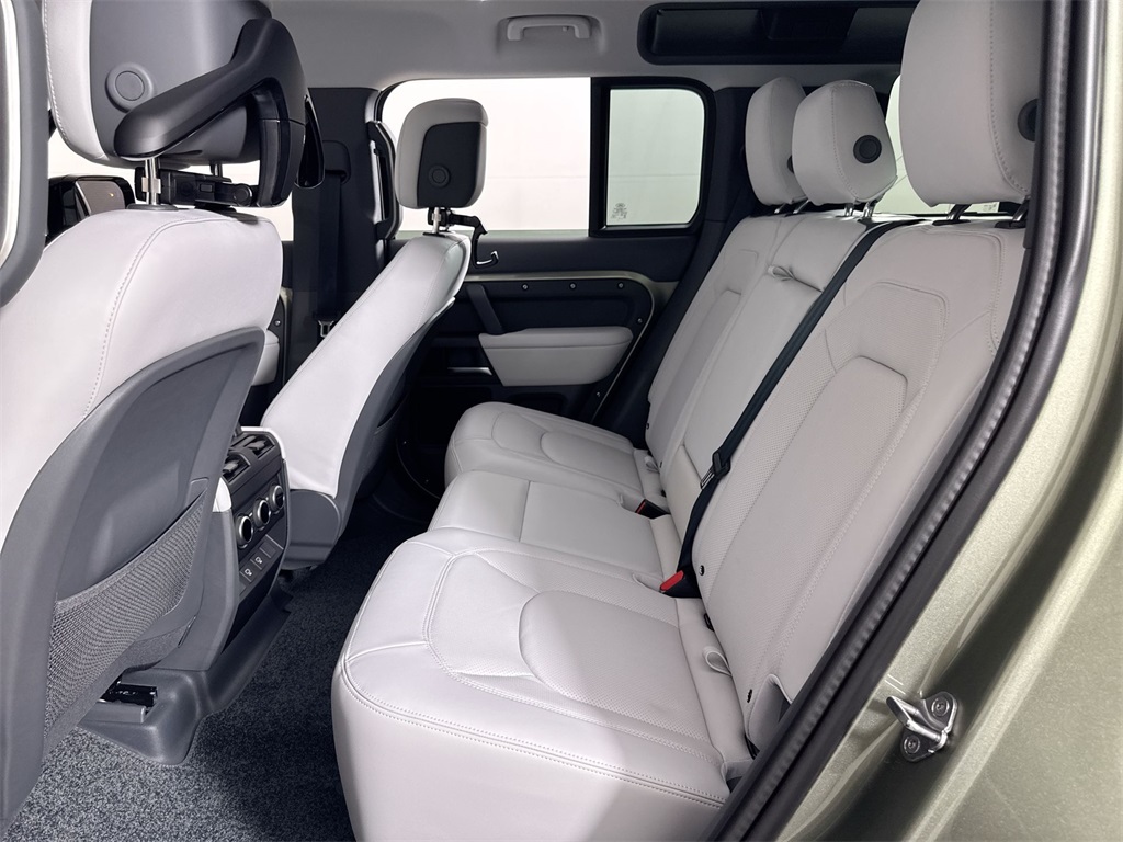 2025 Land Rover Defender 110 S photo 19