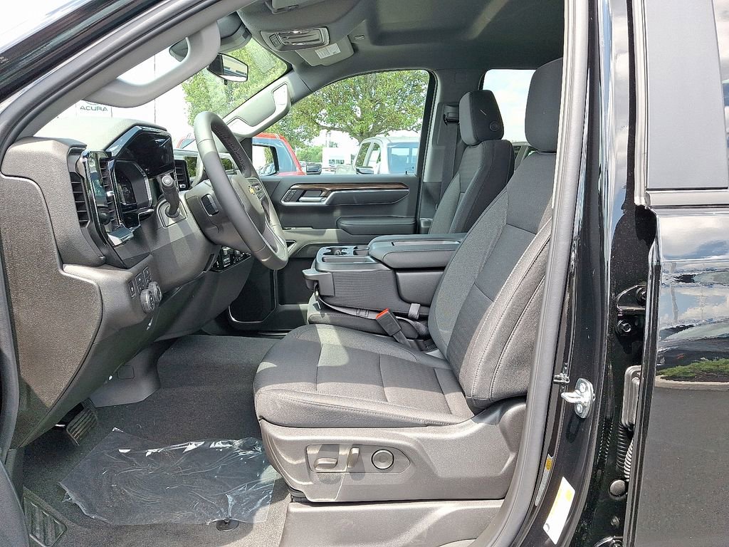 2025 Chevrolet Silverado 1500 LT photo 4