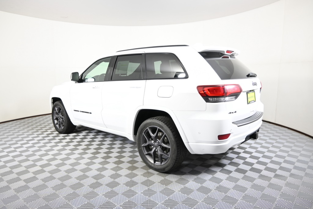 2021 Jeep Grand Cherokee Anniversary Edition photo 4