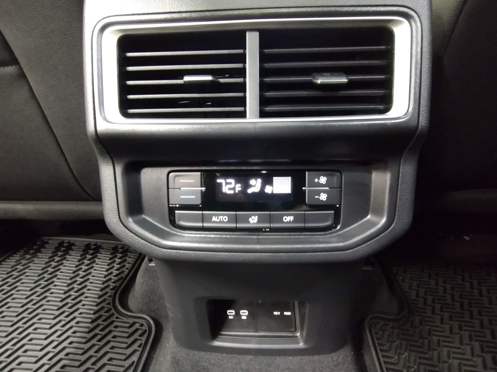 2025 Volkswagen Atlas Peak Edition SE photo 32