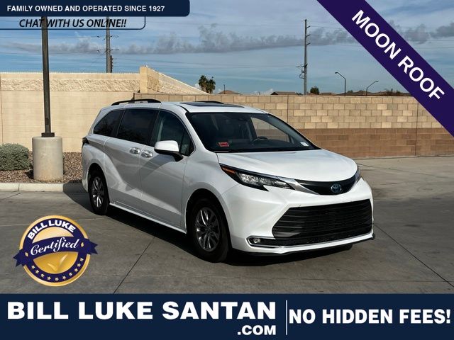 2023 Toyota Sienna XLE's photo