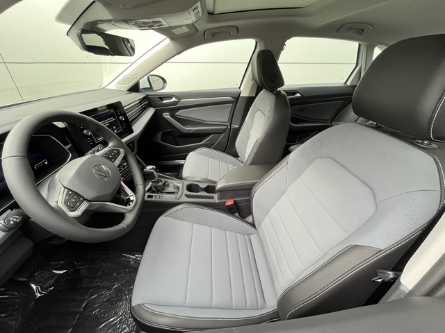 2026 Volkswagen Jetta SE photo 2