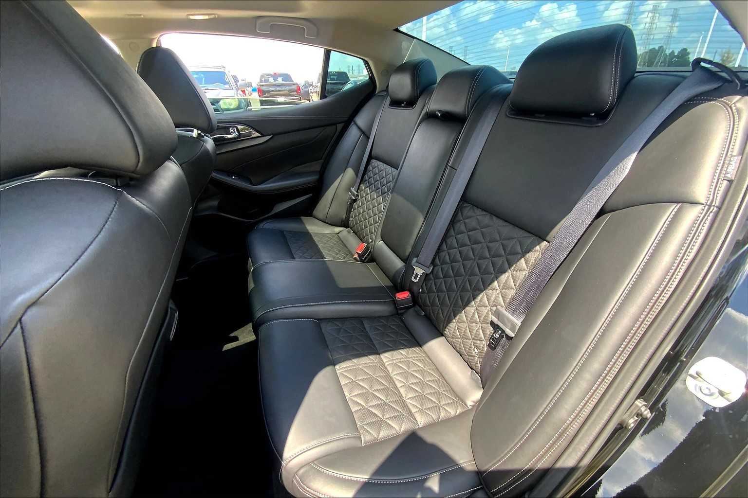 2020 Nissan Maxima Platinum photo 19