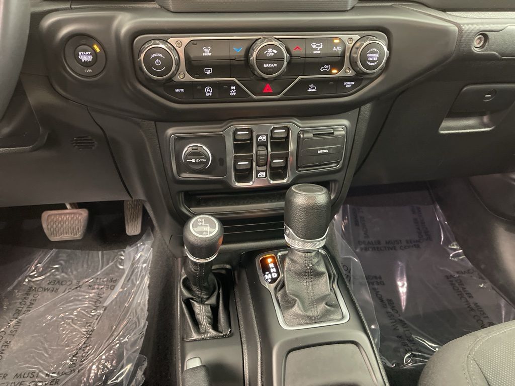 2023 Jeep Gladiator Sport photo 13