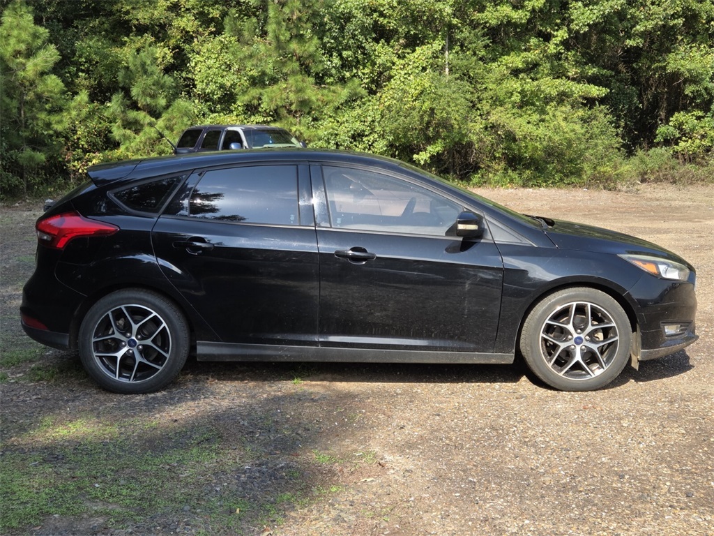 2017 Ford Focus SEL photo 2