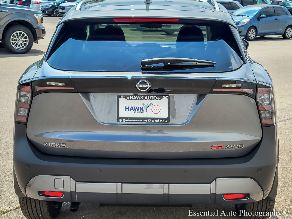 2025 Nissan Kicks SR photo 3
