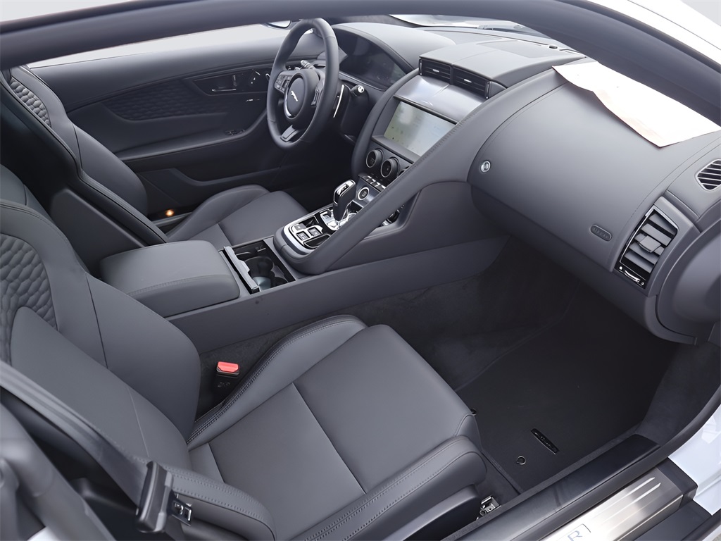 2024 Jaguar F-TYPE P450 photo 15