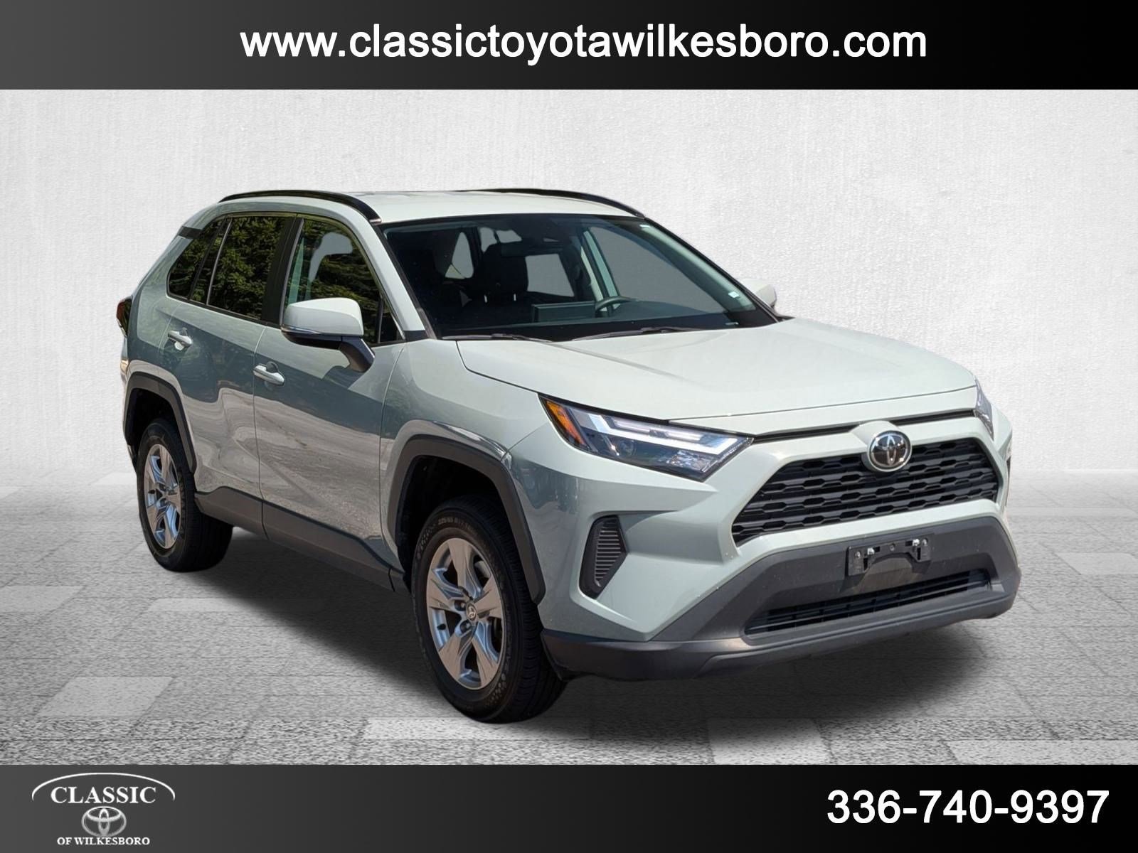 2023 Toyota RAV4 XLE photo 3