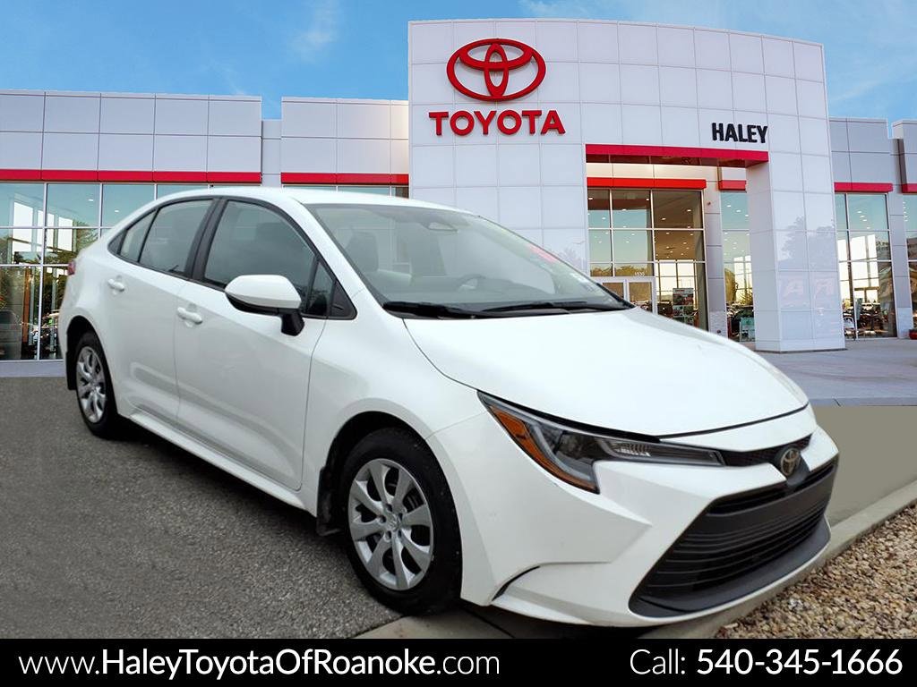 2024 Toyota Corolla LE's photo