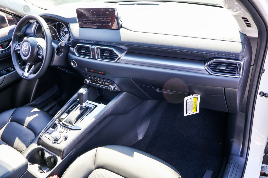 2025 Mazda CX-5 2.5 Select photo 28