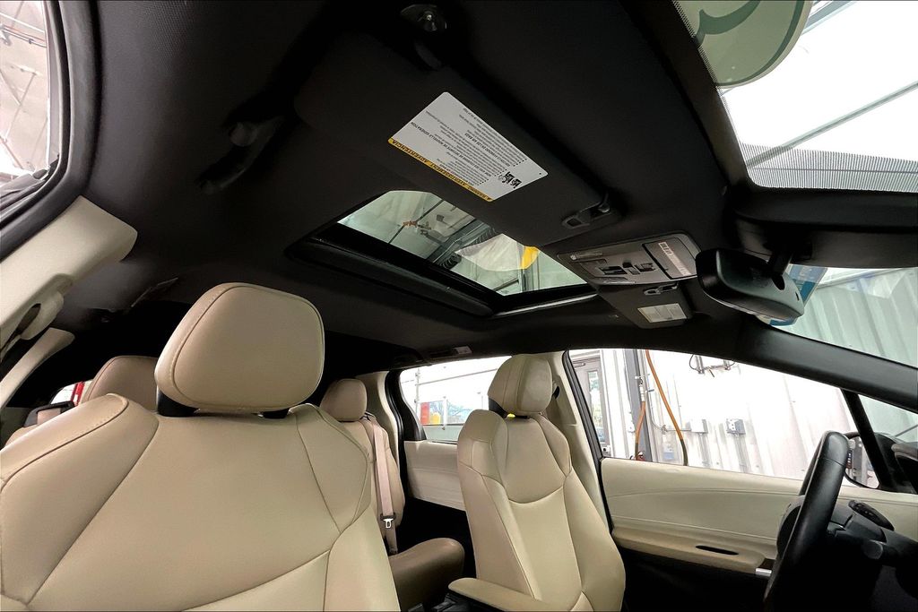 2023 Toyota Sienna XLE photo 20