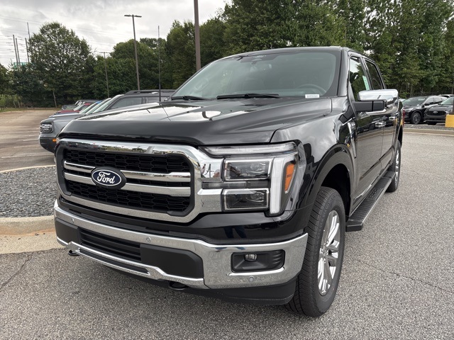 2025 Ford F-150 Lariat photo 3