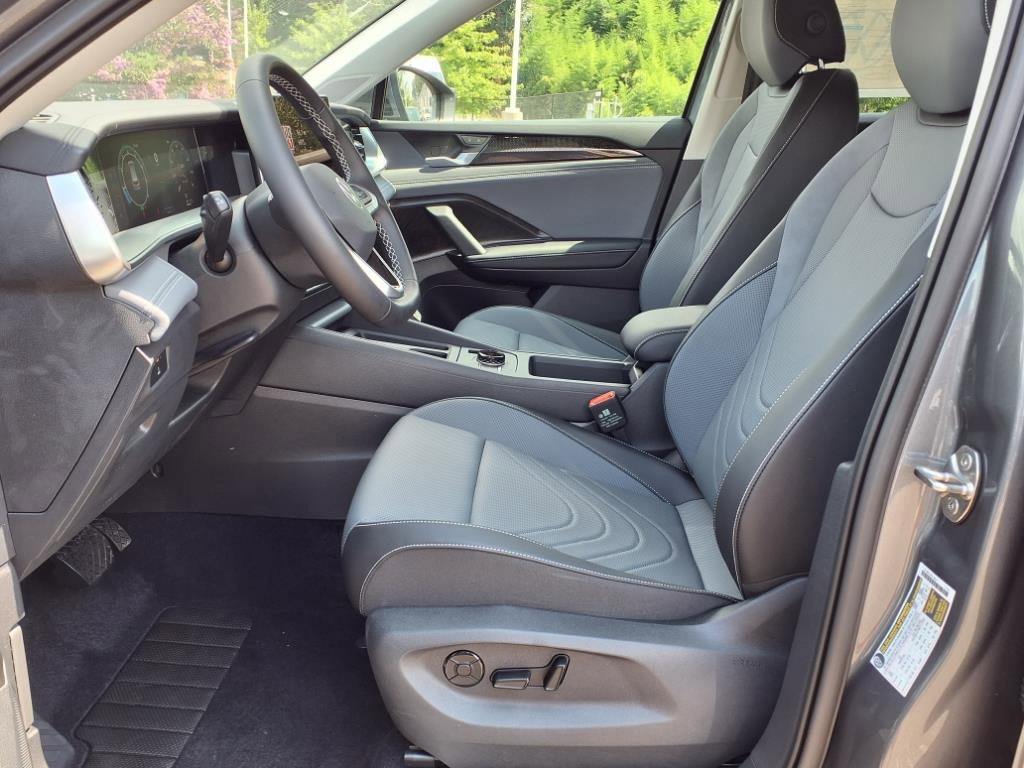 2025 Volkswagen Tiguan SE photo 3