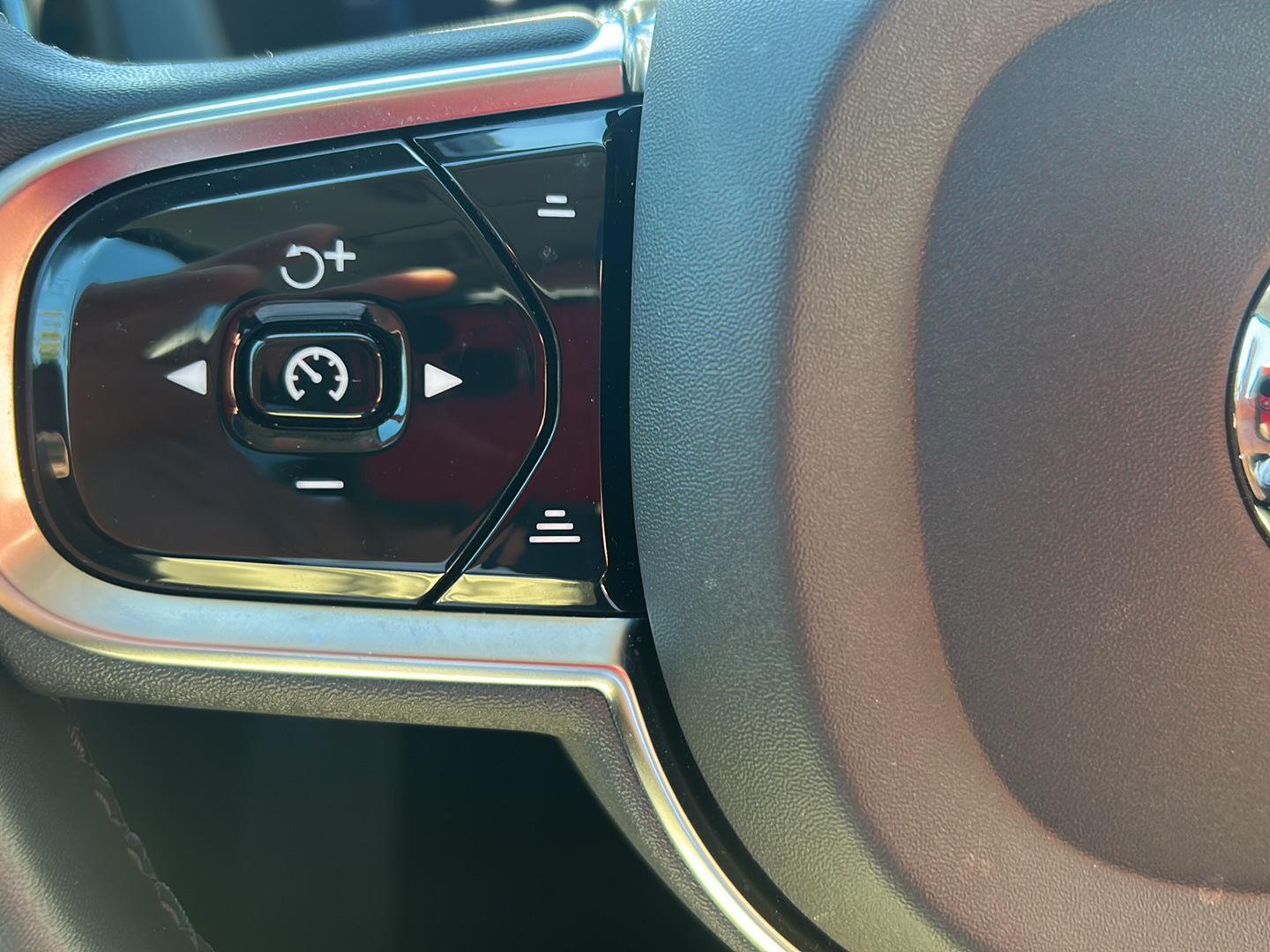 2024 Volvo XC60 Plus photo 14