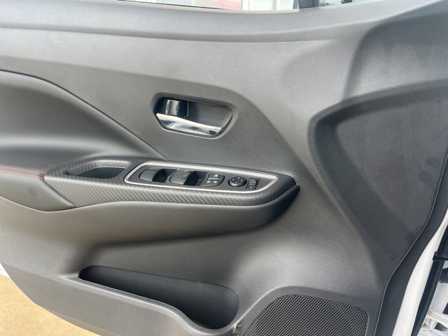 2025 Nissan Versa 1.6 SR photo 6