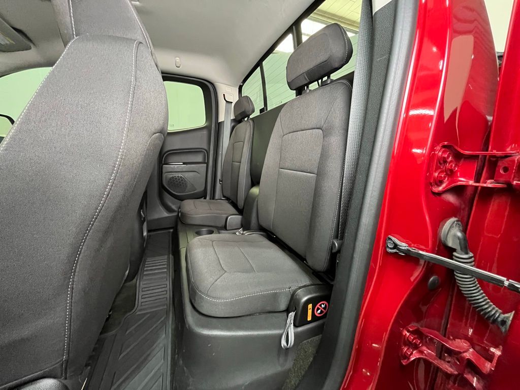 2016 Chevrolet Colorado LT photo 16