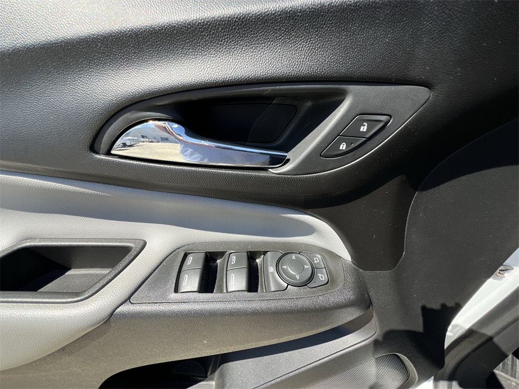 2021 Chevrolet Equinox LS photo 29