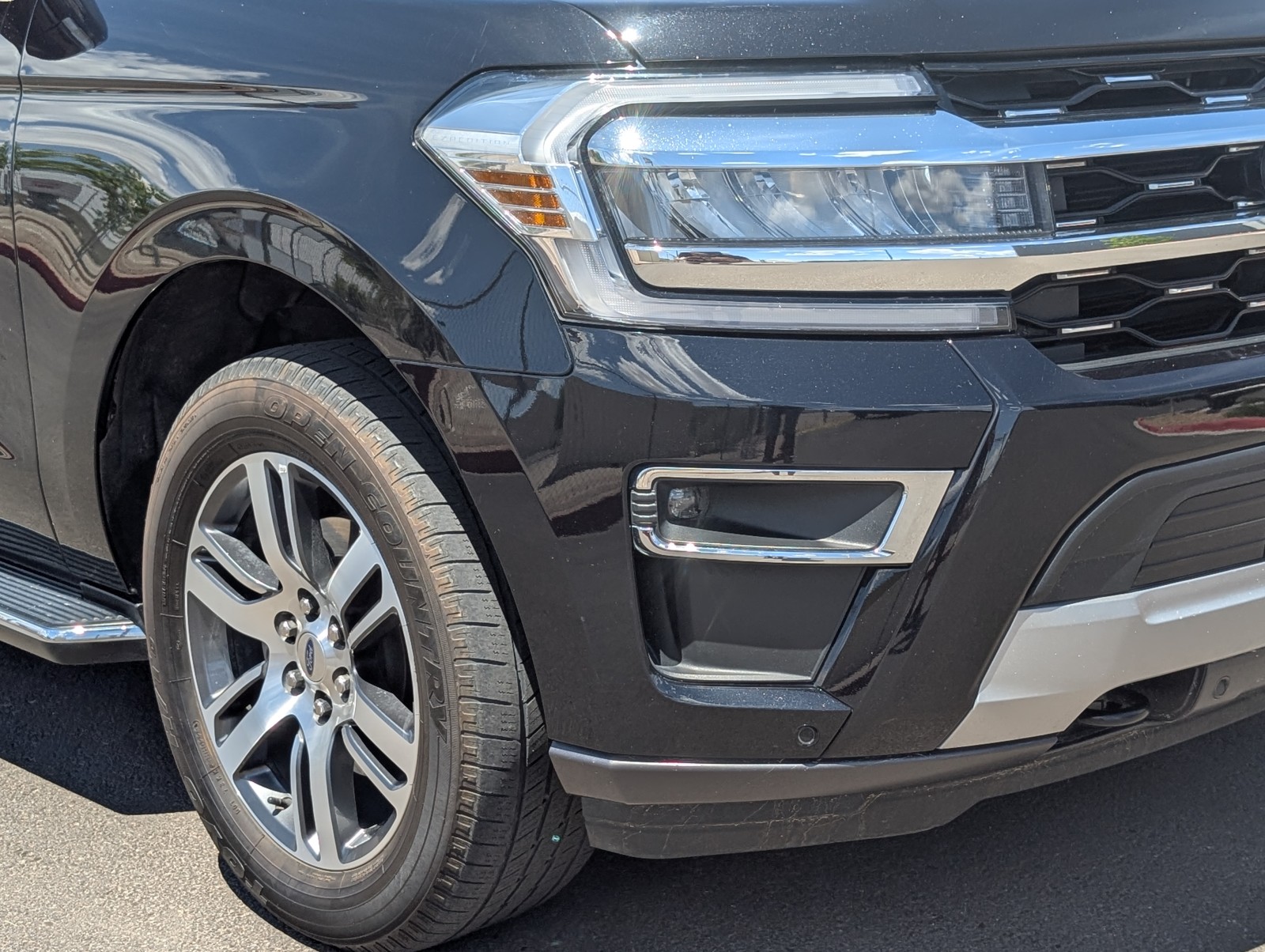 Used 2023 BLACK Ford Limited image 2