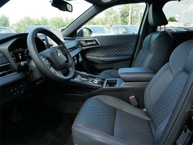 2025 Mitsubishi Outlander PHEV SEL Black Edition photo 4