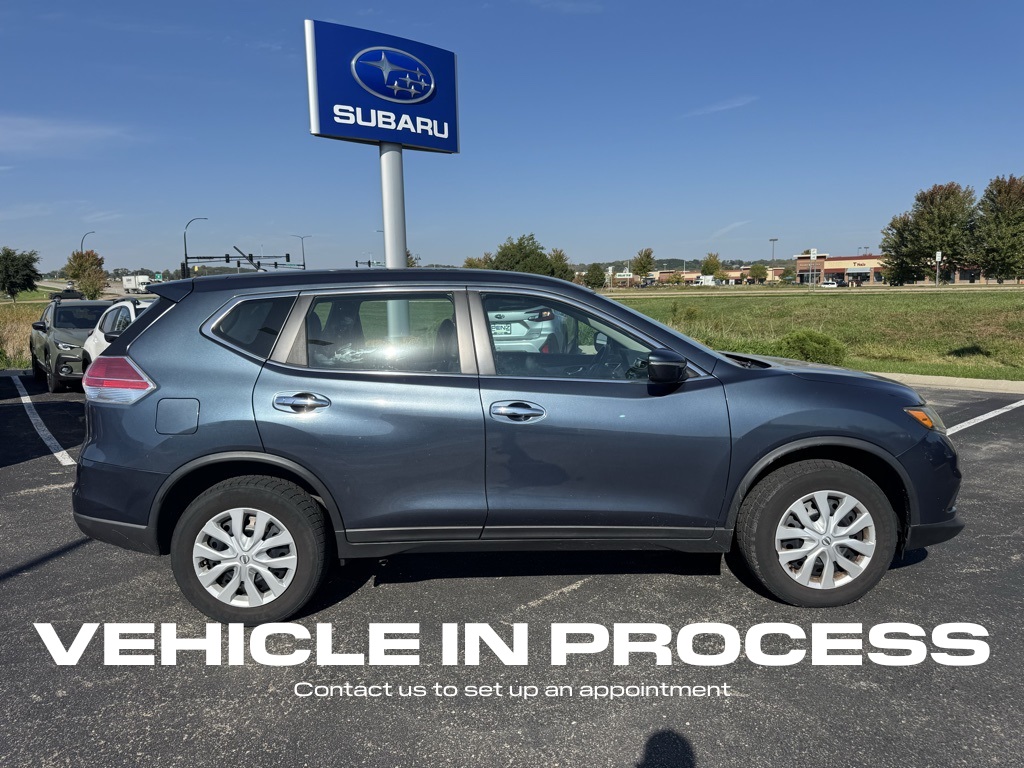 2014 Nissan Rogue S photo 2