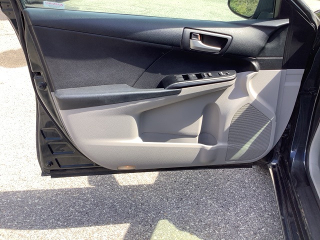 2012 Toyota Camry LE photo 12