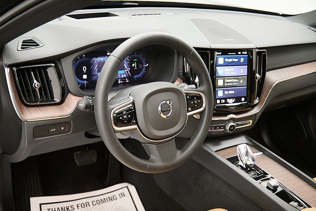 2023 VOLVO XC60 - Image 12