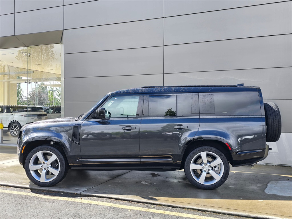 2025 Land Rover Defender 130 X-Dynamic SE photo 4
