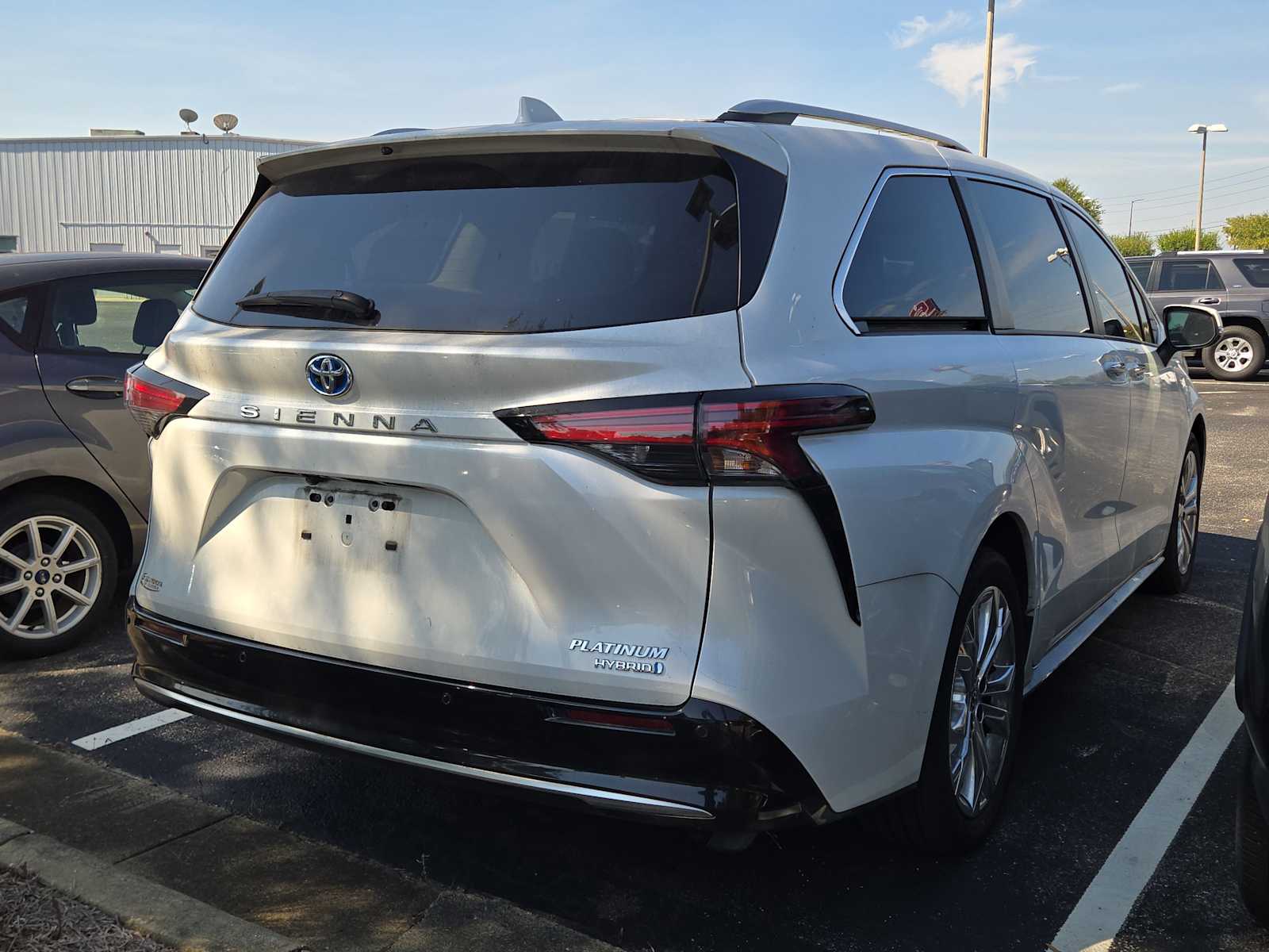 2022 Toyota Sienna Platinum photo 2