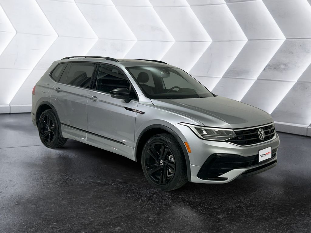 2023 Volkswagen Tiguan SE R-Line Black's photo