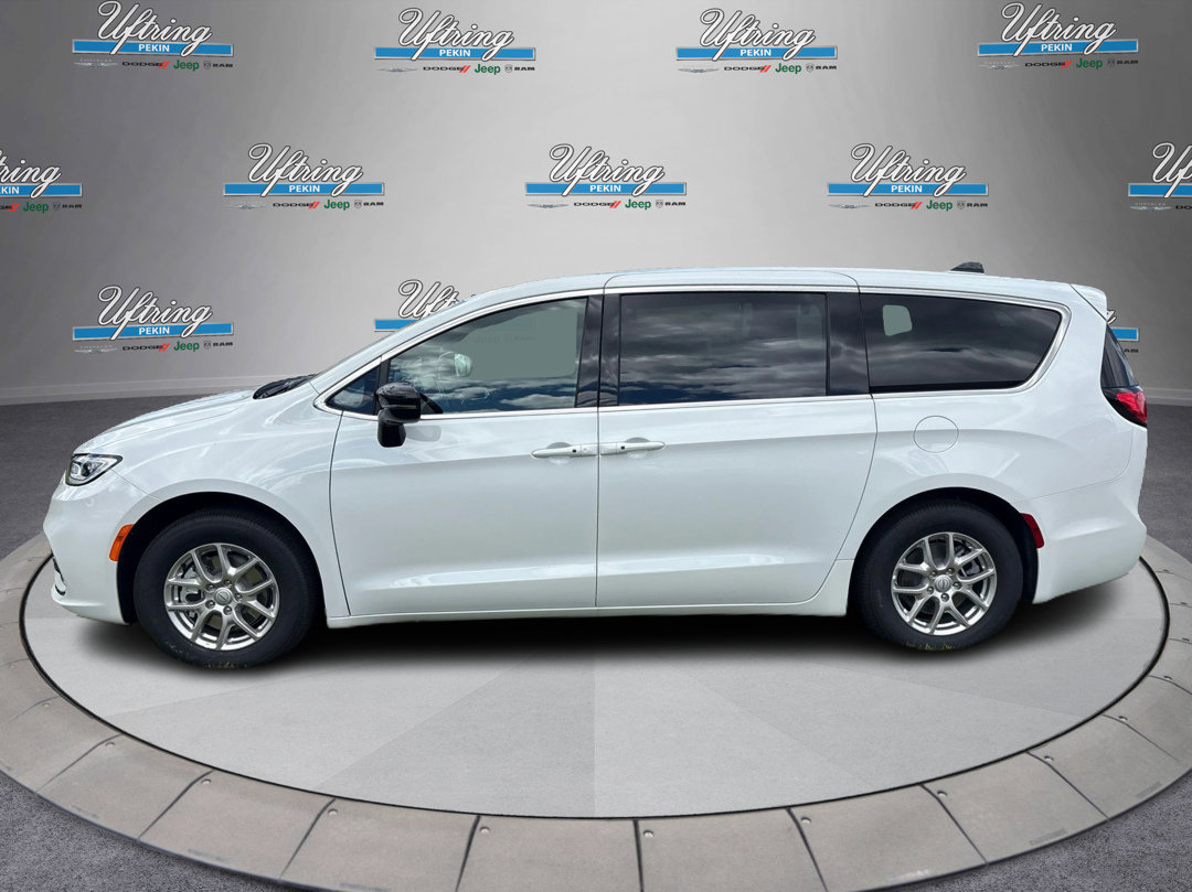 2026 Chrysler Pacifica photo 5