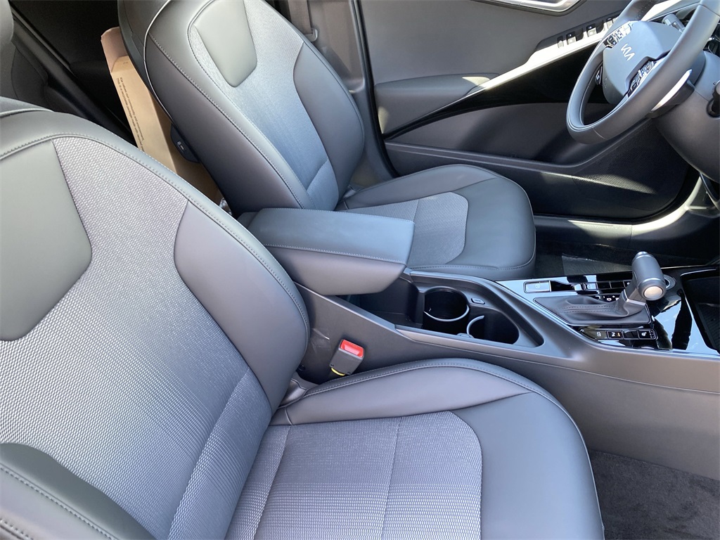 2025 Kia Niro EX photo 35