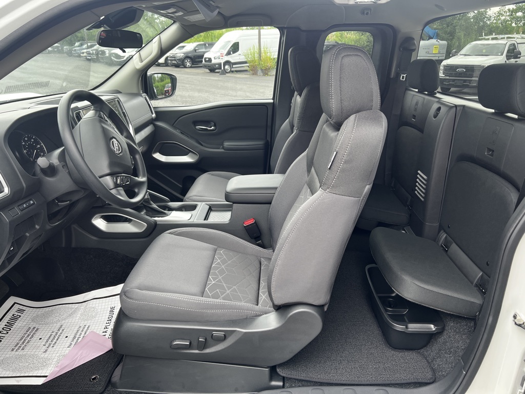 2025 Nissan Frontier SV photo 4