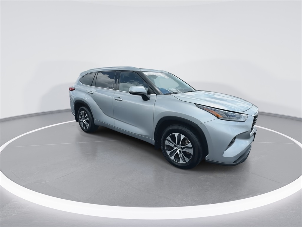 2021 Toyota Highlander Hybrid XLE photo 2