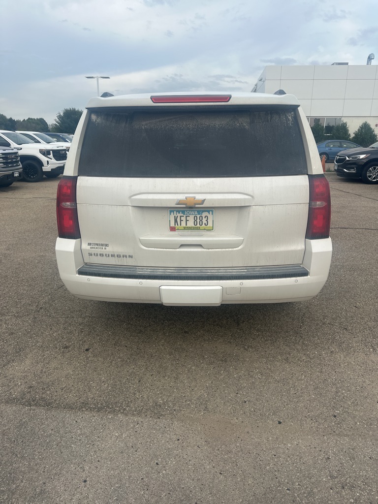 2018 Chevrolet Suburban LT photo 3
