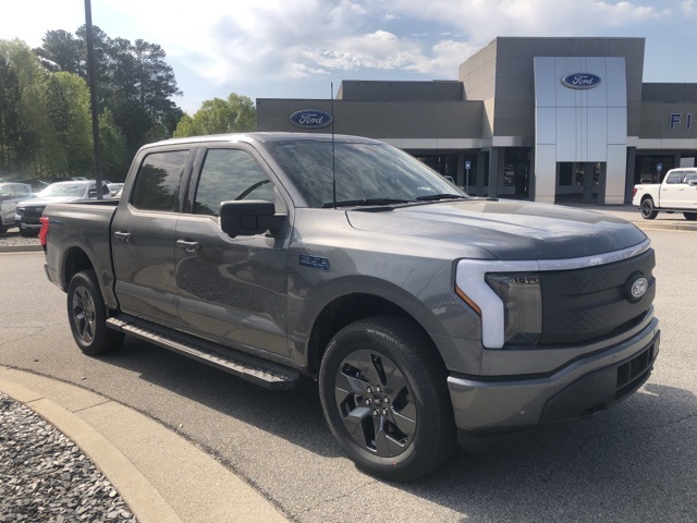 2025 Ford F-150 Lightning photo 2