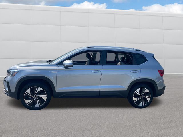 2024 Volkswagen Taos SE photo 2